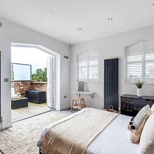 Locket - Cosy With Balcony York