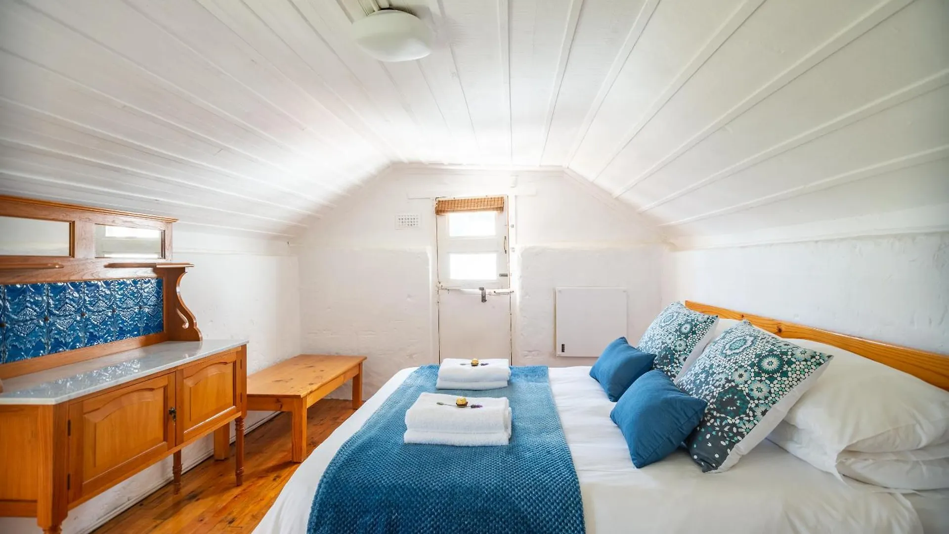Bosky Dell On Boulders Beach Simon's Town Lodge